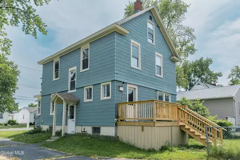 21 Bruen Ct, Rensselaer, NY 12144