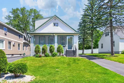 1463 Dalton Dr, Schenectady, NY 12308