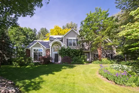 22 E Claremont Dr, Voorheesville, NY 12186