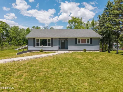 10 Ten Broeck St, Stillwater, NY 12170
