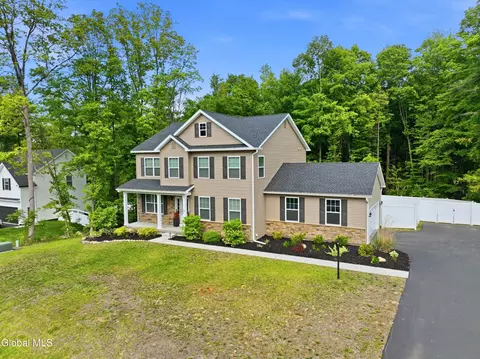29 Stone Ridge Rd, Wilton, NY 12831