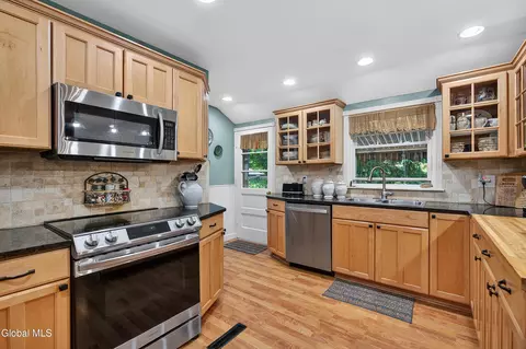 Kitchen - 2 Avon Rd, Delmar, NY 12054 photo 3 of 6