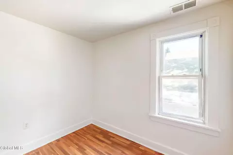 Bedroom - 1315 Van Cortland St, Schenectady, NY 12303 photo 8 of 11
