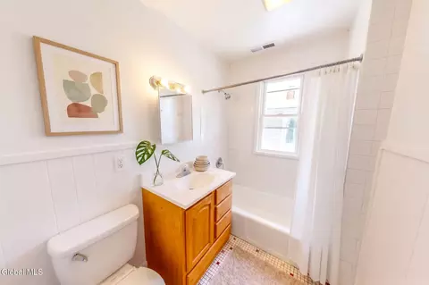 Bath - 1315 Van Cortland St, Schenectady, NY 12303 photo 3 of 4