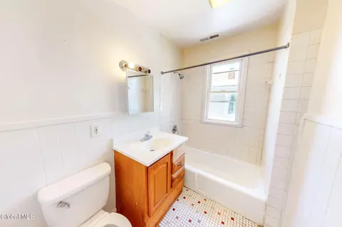Bath - 1315 Van Cortland St, Schenectady, NY 12303 photo 4 of 4