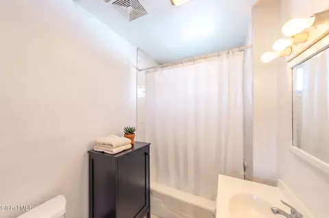 Bath - 1315 Van Cortland St, Schenectady, NY 12303 photo 2 of 4