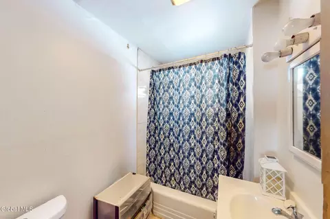 Bath - 1315 Van Cortland St, Schenectady, NY 12303 photo 1 of 4