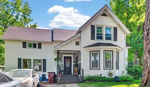33 Clyde St, Gloversville, NY 12078
