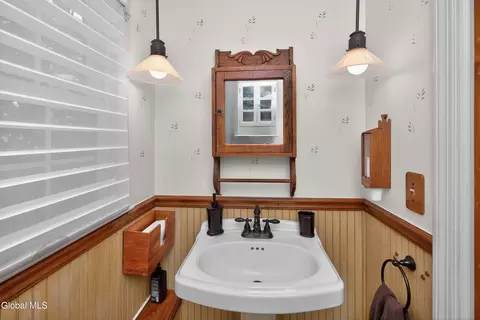 Bath - 1334 Ruffner Rd, Schenectady, NY 12309 photo 2 of 11