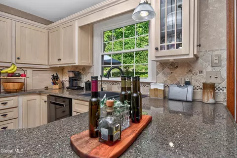 Kitchen - 1334 Ruffner Rd, Schenectady, NY 12309 photo 10 of 10