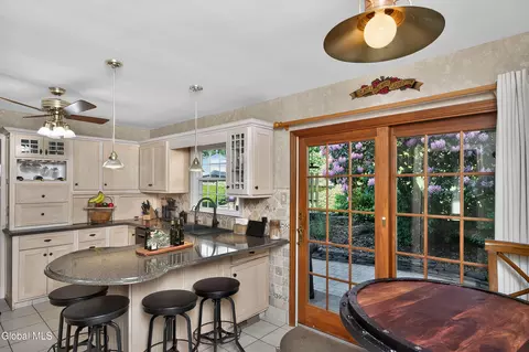 Kitchen - 1334 Ruffner Rd, Schenectady, NY 12309 photo 8 of 10