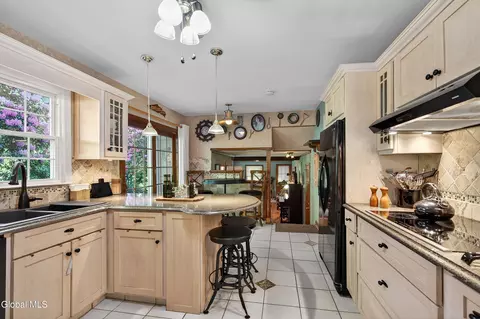 Kitchen - 1334 Ruffner Rd, Schenectady, NY 12309 photo 6 of 10