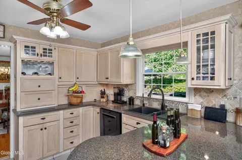 Kitchen - 1334 Ruffner Rd, Schenectady, NY 12309 photo 9 of 10