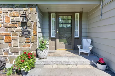 Exterior - 1334 Ruffner Rd, Schenectady, NY 12309 photo 2 of 23