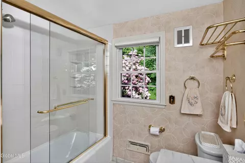 Bath - 1334 Ruffner Rd, Schenectady, NY 12309 photo 3 of 11