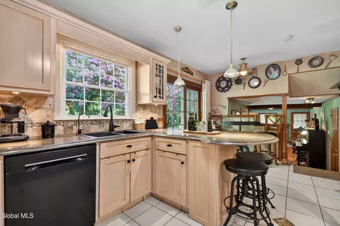Kitchen - 1334 Ruffner Rd, Schenectady, NY 12309 photo 5 of 10