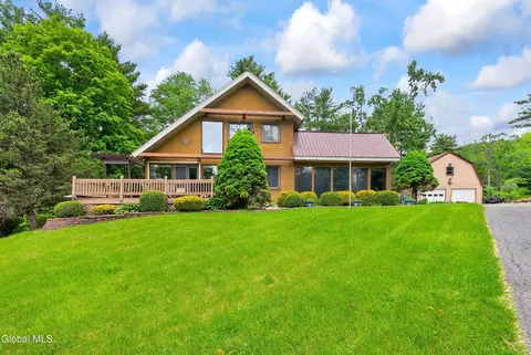 34 Guy Ln, West Coxsackie, NY 12192