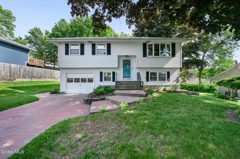22 Collegeview Dr, Albany, NY 12211