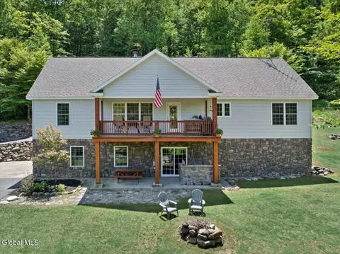 525 Crooks Grove Rd, Ballston Spa, NY 12020