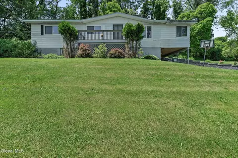 7 Nodine Mountain Rd, West Coxsackie, NY 12192