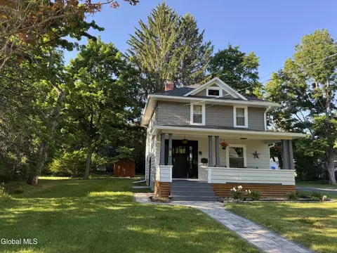 18 Herber Ave, Delmar, NY 12054
