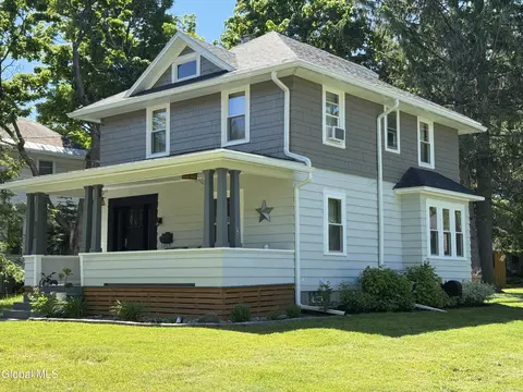 18 Herber Ave, Delmar, NY 12054