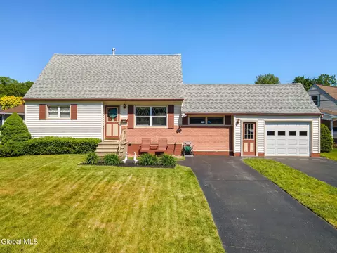 10 Tanglewood Rd, Albany, NY 12205