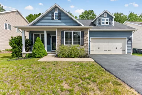 9 Forestbrook Dr, Ballston Lake, NY 12019