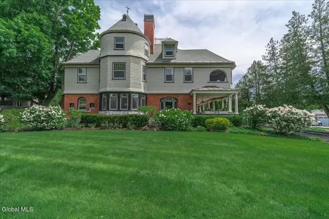 720 N Broadway, Saratoga Springs, NY 12866