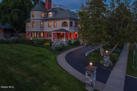 720 N Broadway, Saratoga Springs, NY 12866