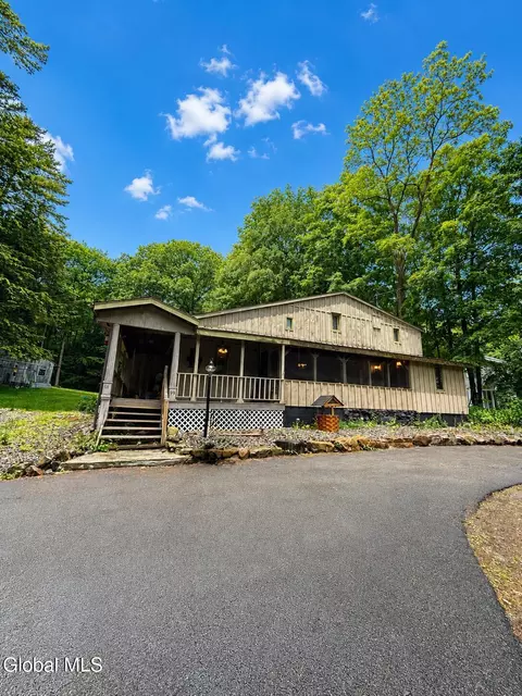 59 Hadlock Pond Rd, Fort Ann, NY 12827