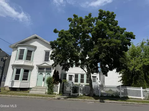 2 12 1st St, Waterford, NY 12188