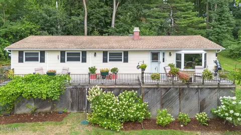 38 Green Acres Rd, Hudson, NY 12534