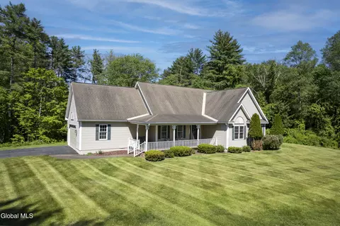 7 Glen Ct, Queensbury, NY 12804
