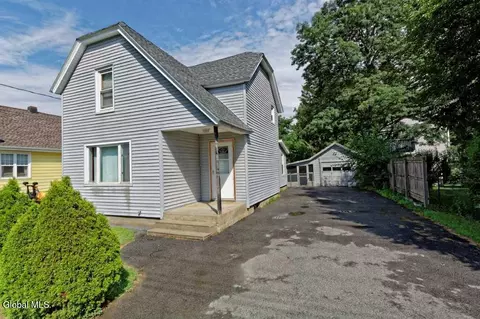 3152 N Thompson St, Rotterdam, NY 12306