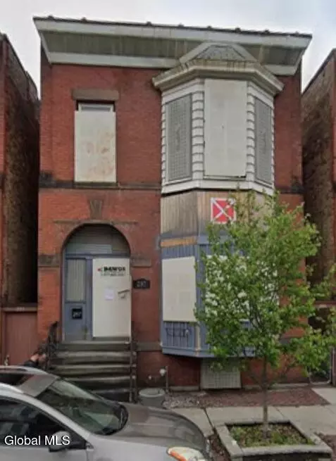 297 2nd St, Troy, NY 12180