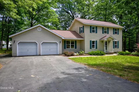 30 Oak View Dr, Moreau, NY 12828
