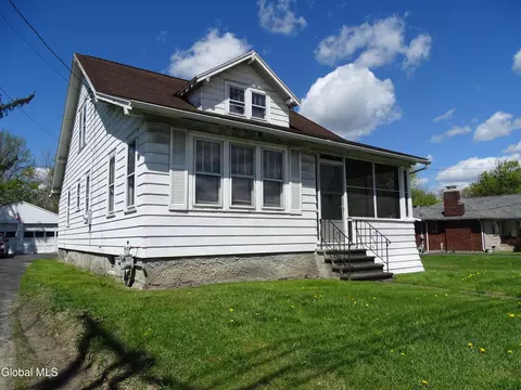 90 Cohoes Rd, Watervliet, NY 12189
