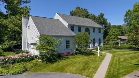 5 Mystic Ln, Saratoga Springs, NY 12866