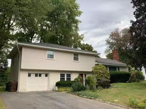 79 Devon Rd, Delmar, NY 12054