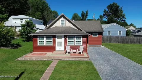 103 6th St, Saratoga Springs, NY 12866