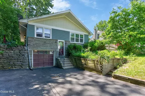 79 Willow St, Guilderland, NY 12084