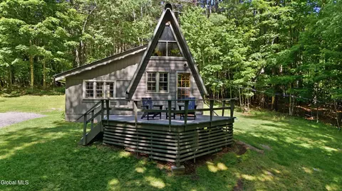 661 S Johnsburg Rd, Warrensburg, NY 12885