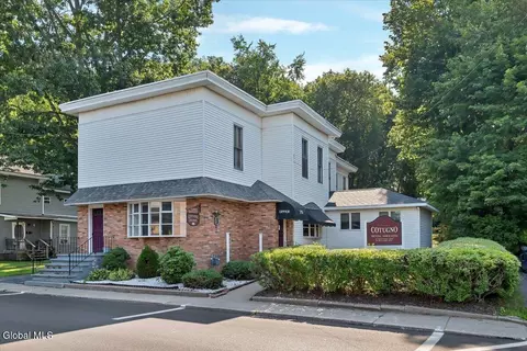 212 N Main St, Gloversville, NY 12078