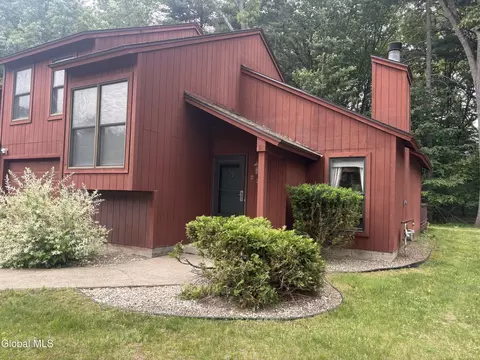 237 Thimbleberry Rd, Malta, NY 12020