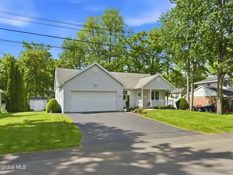 37 Oliver St, Colonie, NY 12205