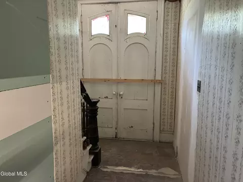 Entry Way - 603 Nott St, Schenectady, NY 12308 photo 1 of 3