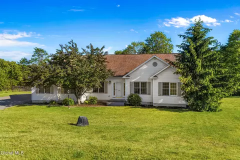 109 Abbey Rd, Poestenkill, NY 12140