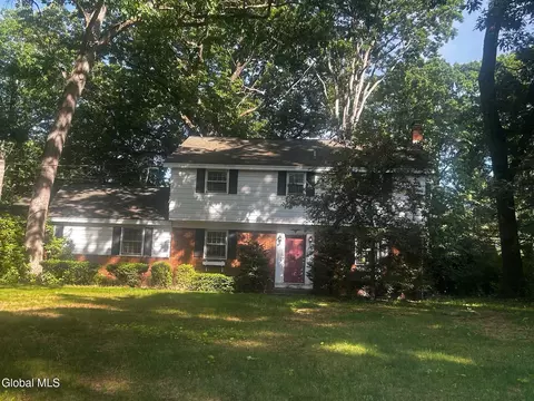 30 Hemlock Dr, Clifton Park, NY 12065