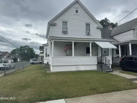 876 Thompson St, Schenectady, NY 12306